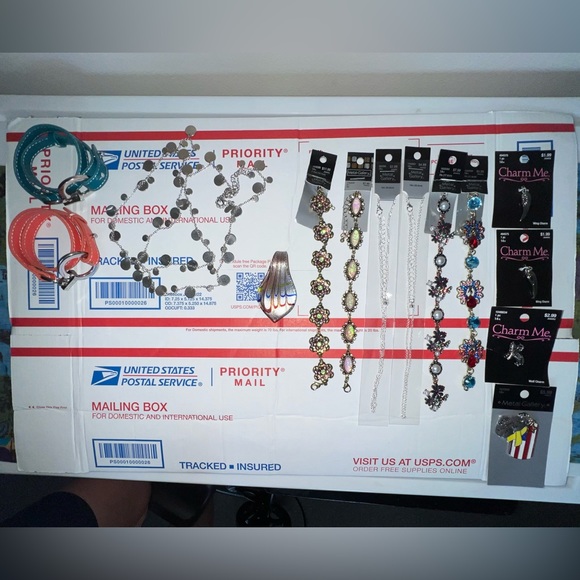 Random Jewelry Lot - Picture 9 of 11